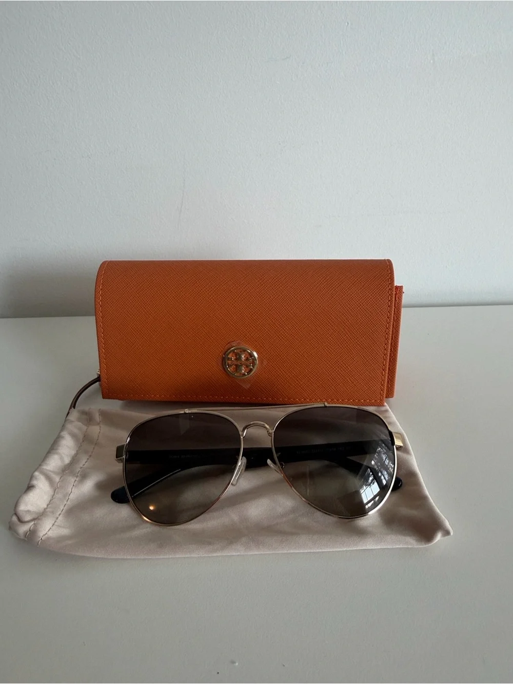 Tory Burch Sunglasses Case with silver Frame Aviator Sunglasses